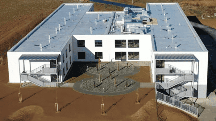 Ve Velké Bíteši vyrostl nový domov pro seniory. Moderní budova spojuje lidský přístup se špičkovou péčí. Zhotovitelem je SYNER